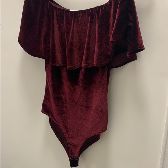 Brand new, velvet off-the-shoulder bodysuit - Picture 3 of 5